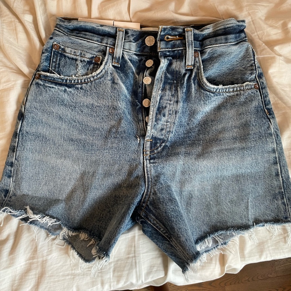 agolde riley shorts size 24. - Picture 2 of 4